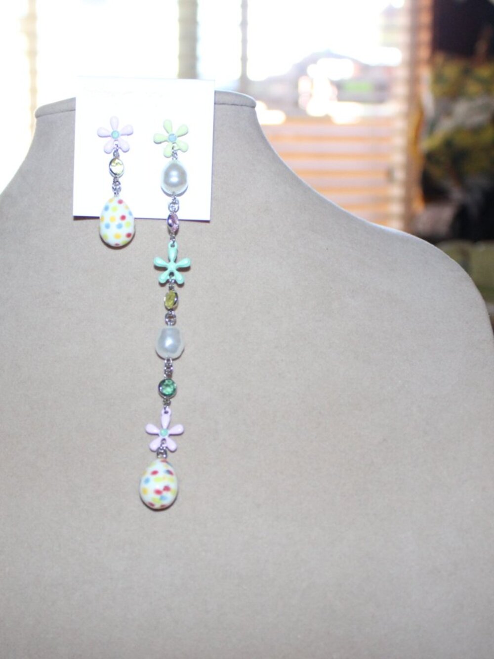 NWT Betsey Johnson bib statement necklace and matching earrings set. STUNNING! - Picture 4 of 15